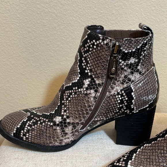 BLONDO Nao Snake Print Ankle Bootie - Picture 3 of 16